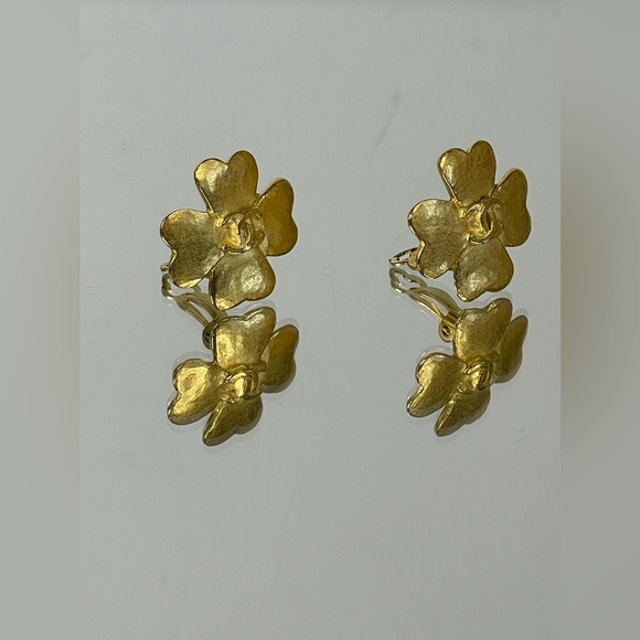 CHANEL CC Clover Clip On Earrings With Box - Picture 3 of 14